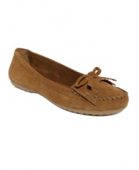 Rooted in Native American design, the Minnetonka Moccasin brand is acclaimed for its high-quality moccasins. With a round-toe silhouette plus bow and fringe detailing on the vamp, the suede Kathleen Kitty is available in an array of rich fall colors.