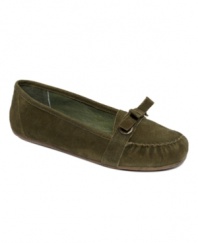 Comfort meets chic! EMU combines the best of both worlds on the cozy Carmila moccasins. Crafted in suede with a roomy round-toe silhouette, they're topped off with a dainty bow.