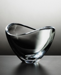 You'll fall in love with the graceful curves of this contemporary crystal bowl from leading décor designer, Nambé. In a versatile 11 size, bowl retains its elegance whether empty or filled.