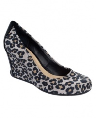 Don't you know? Kenneth Cole Reaction's Did U Tell wedges are a delightful pump with a heel that really stands out.