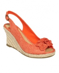 A cool breeze on a summer's day. These peep-toe Dana espadrilles by Rocket Dog feature a cute bow detail and a fresh slingback design perfect for long walks on the beach.