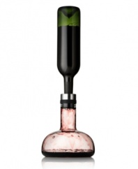 Aerating improves texture and aroma of red wine. And the wine breather carafe from Menu allows you to simplify this step by a mere flip of the bottle. Once the wine has been aerated, simply turn it over and let the wine glide back into its bottle. You can also serve and store wine in the Danish-made carafe.