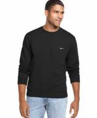 Casual sportswear from the experts. This crew-neck shirt from Nike is no-fuss style.