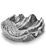 Seafood is always on the menu with the Coquilles grand conch bowl from Star Home. Individually sculpted and finished by hand, it lends whimsical charm to seaside homes.