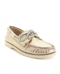 With their platinum metallic upper, Sperry Top-Sider's beloved boat shoes get a glamorous fashion makeover! Their traditional design elements and enduring quality yield both classic charm and timeless appeal.