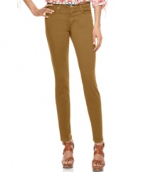 A new neutral for spring, these Else skinny jeans hit on the colored denim trend with this versatile Saddle wash.
