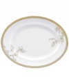 Inspired by the intricate ribbons of lace that adorn Vera Wang dresses, this gold lace border melds with a delicate floral design to form a pattern on this collection of dinnerware and dishes that is both exquisitely detailed and elegantly timeless.