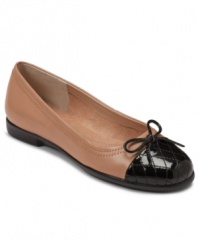 Ballet flats are always in style! Aerosoles' stunning Beckon flats feature a fashionable quilted toe embellishment with baby bow for a sweet look. These women's shoes feature a richly-cushioned footbed and flexible rubber sole with diamond pattern for comfort.