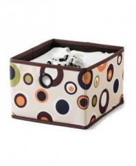 Make organization a priority in your home with this versatile storage essential, a smart solution ideal for clothing, toys and accessories in any room. The playful color palette is a lively addition to your home, while the folding design is out of sight, out of mind when not in use!