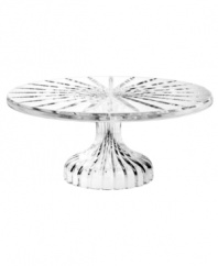 Bring even more appeal to the dessert course with the stunning Bezel cake stand. Brilliant Marquis by Waterford crystal gleams from top to bottom with banded cuts inspired by vintage jewelry.