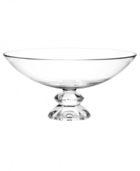 Altogether elegant in fine crystal, the Orient bowl by Vera Wang balances a simply luminous vessel and base with bold faceted cuts reminiscent of the designer's classic bridal jewelry.