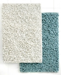 Treat your toes to texture! The Loopi bath rug boasts generous cotton loops that make your steps to and from the shower a dream. Features a latex back.