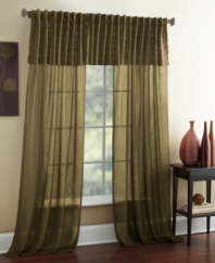 Incorporating traditional Southern flair with breezy texture, the Georgia window valance features fabulous pleating in richly textured polyester. Layer over a set of Georgia panels for a rustic, earthy look.