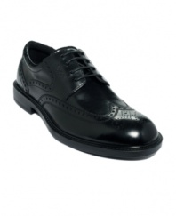 Climbing the corporate ladder? Make sure you arrive in style in the right pair of men's dress shoes. Lace up in these wingtip oxfords from Ecco and head to the office in stride.