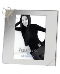 Display your favorite moments with the Love Knots 4x6 frame. Only Vera Wang could capture elegance so gracefully and tie it up with a bow.