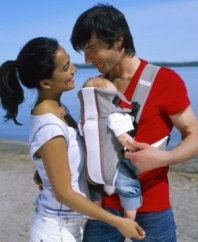 Keep comfort close at hand with Baby Bjorn's lightweight mesh carrier.