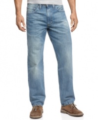 Rough, rugged and ready to jump into your off-the-clock rotation, these light denim jeans from Levi's combine a comfortable relaxed fit and a classic straight leg.