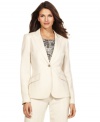 With its sleek single-button style and linen blend, this Calvin Klein jacket is a spring piece perfected. Easily pairs with other pieces in Calvin Klein's collection of suiting separates.