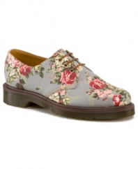 Toughen up your look in a feminine way. Playful patterns give Dr. Martens 1461 shoes a trendy, vintage flair.