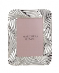 With gorgeous pleating in polished silver plate, the Pleated Swirl picture frame drapes beautiful places and people in exquisite Marchesa by Lenox style.