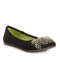 Let your passion for fashion soar. A feather detail tops off the toe of the charming Noella Feather flats by Blowfish.