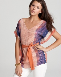 This vividly printed GUESS top of rich silk boasts a caftan-like silhouette for a look of modern bohemianism.