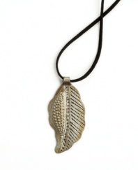 Eco-friendly by nature, the Exotic Leaf pendant is hand-cut and hammered in recycled steel, giving each piece a special, rustic quality. The artisan finishes the leaf with a coat of varnish before drying it in warmth of the Caribbean sun.
