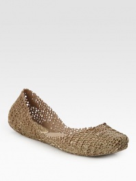 Wondrously woven flat adds a dose of texture to any ensemble. Rubber upperRubber lining and solePadded insoleImported