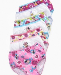 Let the magic of Disney character Minnie Mouse take her through the week with this convenient 7-pack of underwear.