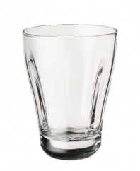 For every day, any occasion, the Farmhouse Touch highball glass features a classic Villeroy & Boch drinkware design with a fluted feel and tapered silhouette in dishwasher-safe crystal.