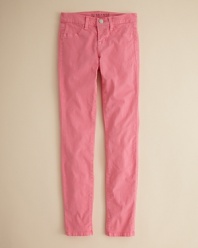 Rendered in bold, blushing hues and a slightly stretchy twill fabric, this luxe skinny jean acknowledges the impact of brut color in her casual wardrobe.