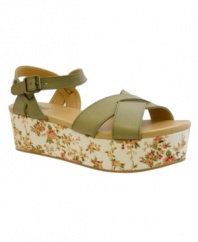 So much sole. The thick floral-printed sole on GH Bass's Ophelia wedge sandals is certain to pump up your look.