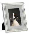 Always look elegant within the Chime picture frame from Vera Wang. Luxe silver plate with clean lines and beveled edges makes a lasting impression all its own. Interior rim features classic ribbed detail.