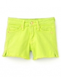 It's time to color outside the lines! This five pocket jean short is rendered in stunning neon, accented with logo-engraved hardware and frayed hem.