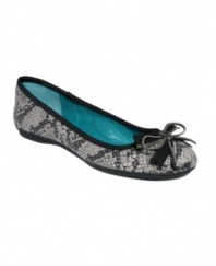 Dark lining along the edges of the Rosetta flats by Style&co. provide a great contrast for the animal print. Pretty zipper bows on the vamp are a great finishing touch.